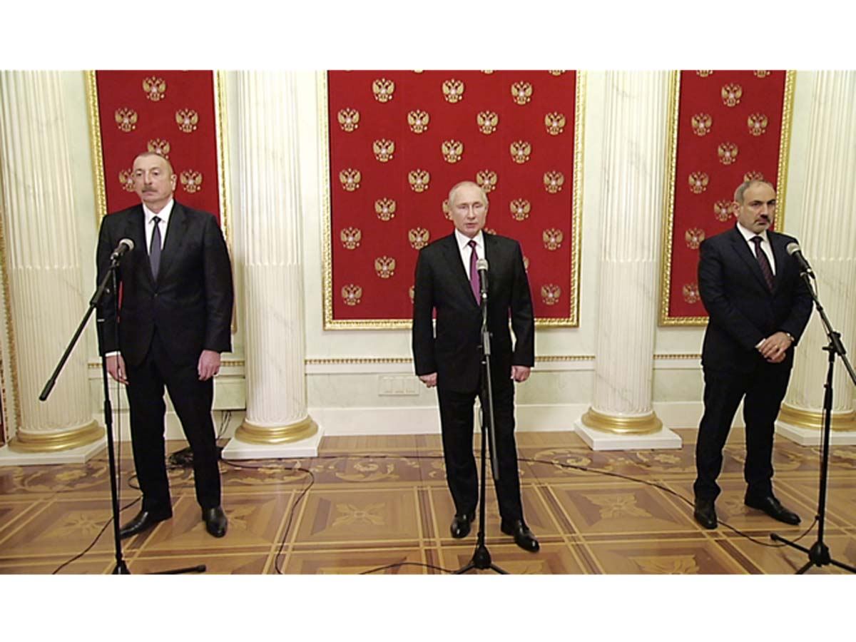 Le président russe, le président azerbaïdjanais et le premier ministre arménien font des déclarations à la presse