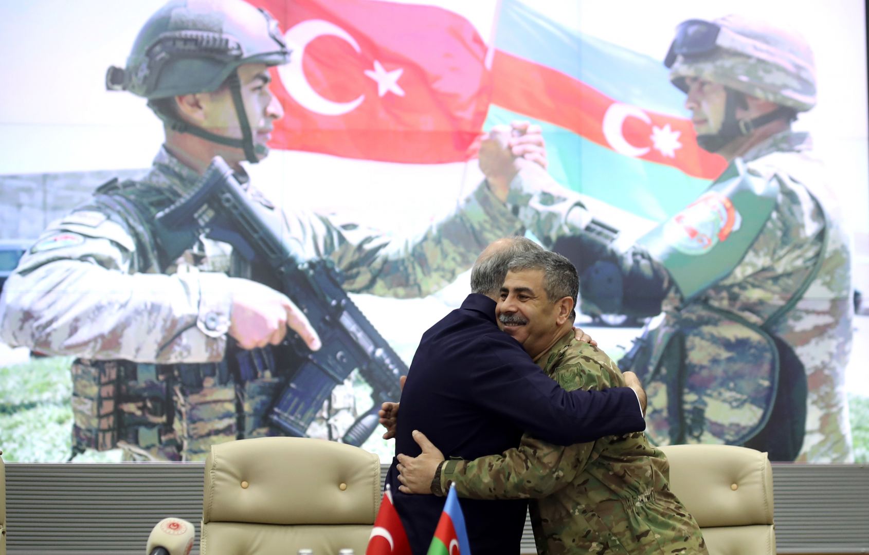 В минобороны Азербайджана прошла встреча с министром обороны и другими высокопоставленными военными Турции