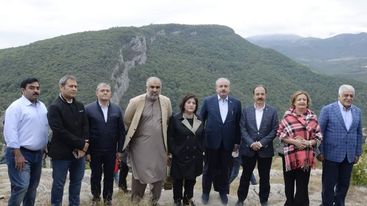 Choucha: les délégations menées par les présidents des parlements azerbaïdjanais, turc et pakistanais visitent la plaine de Djydyr