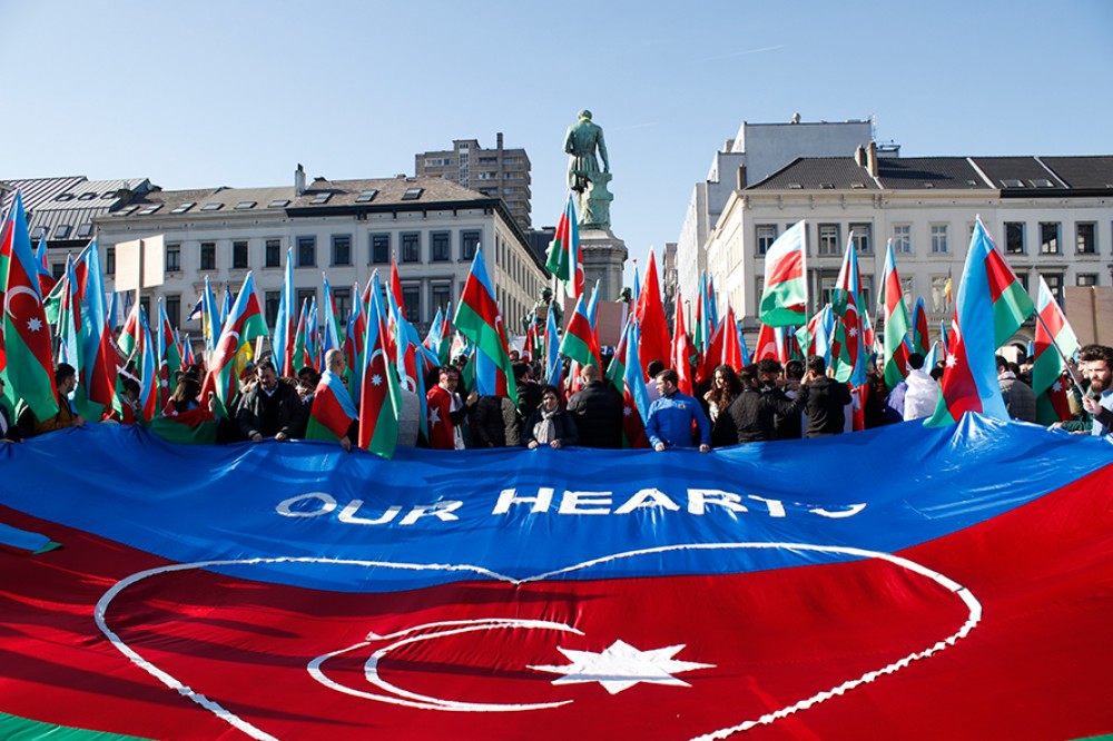 Rassemblement pour le Karabagh à Bruxelles : les Azerbaïdjanais réclament la justice pour Khodjaly