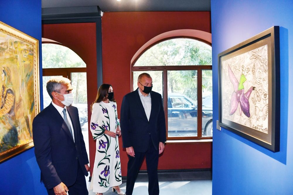 Президент Ильхам Алиев и Первая леди Мехрибан Алиева ознакомились с выставками, организованными Фондом Гейдара Алиева в Шуше