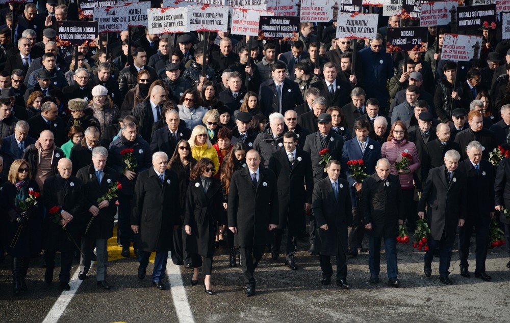 В Баку проходит всенародное шествие в связи с 27-й годовщиной Ходжалинского геноцида  В шествии принял участие Президент Азербайджана Ильхам Алиев