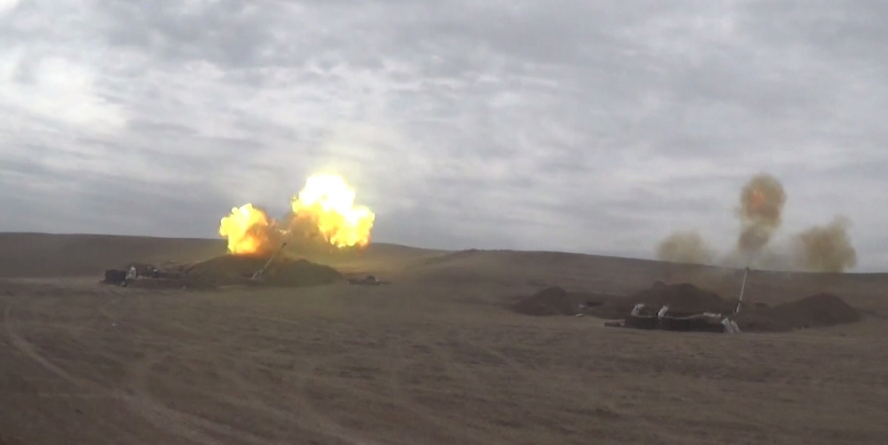 Le ministère de la Défense : Les unités d’artillerie azerbaïdjanaises portent des frappes écrasantes à l’ennemi
