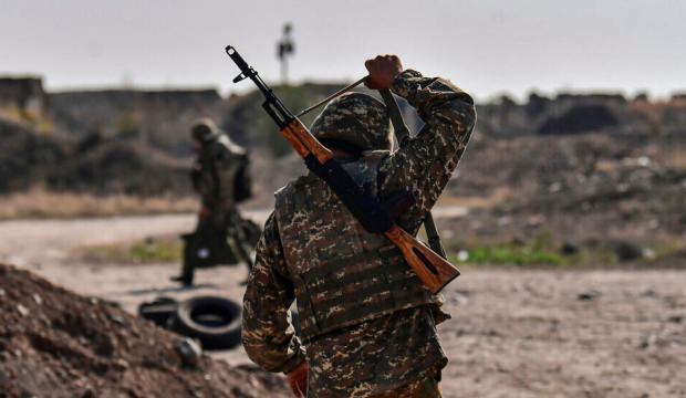 Azerbaycan Karabağ'da ölen 30 askerin cenazesini Ermenistan'a teslim etti