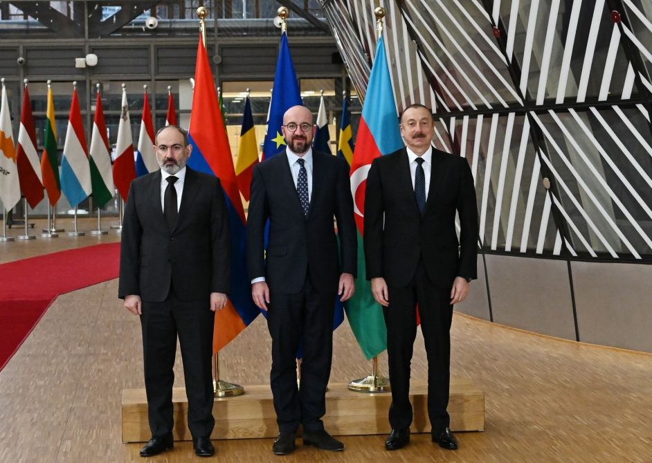 В Брюсселе началась встреча Президента Ильхама Алиева с президентом Совета Европейского Союза и премьер-министром Армении в формате рабочего обеда