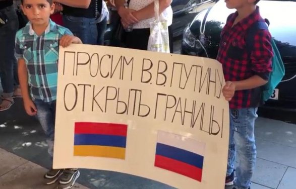 Участники акции «Хочу в Россию» требуют встречи с Пашиняном и угрожают голодовкой