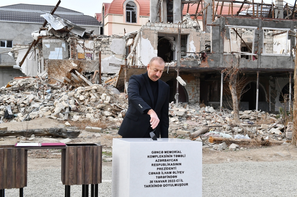 Ilham Aliyev pose la première pierre du Complexe mémorial de Gandja