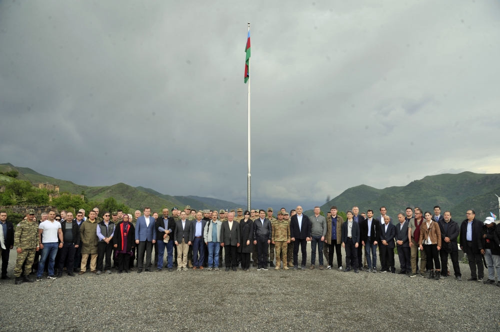 Les représentants du corps diplomatique entament une visite dans la région de Kelbédjer