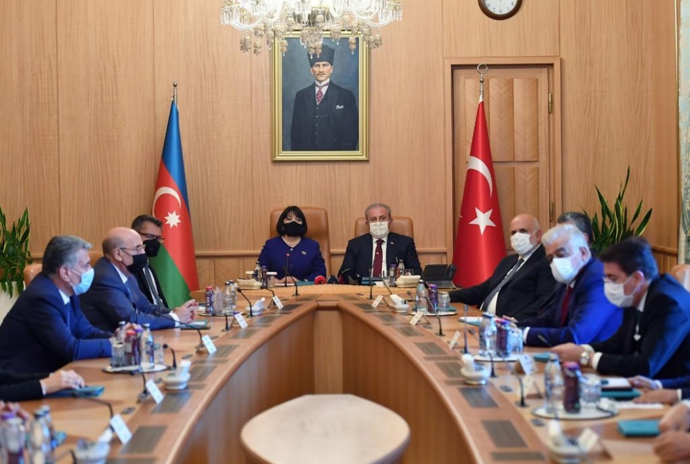 Les perspectives de développement des liens interparlementaires azerbaïdjano-turcs au menu des discussions