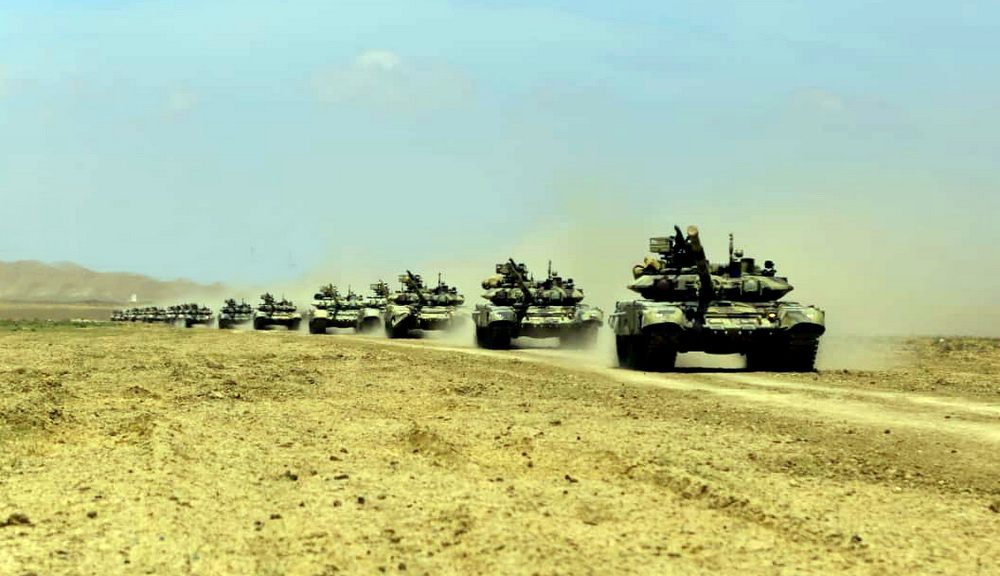 Согласно плану Ильхама Алиева: начались широкомасштабные военные учения