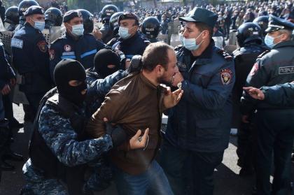 Оппозиция снова на улицах Еревана и требует отставки Пашиняна