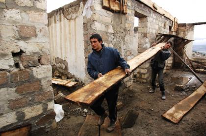 Свидетельства армянского грабительства. Редкие виды деревьев вырубаются и вывозятся в Армению