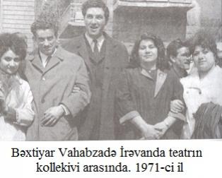 Erivan tiyatrosu çalışanları ve Bahtiyar Vahabzade. 1971