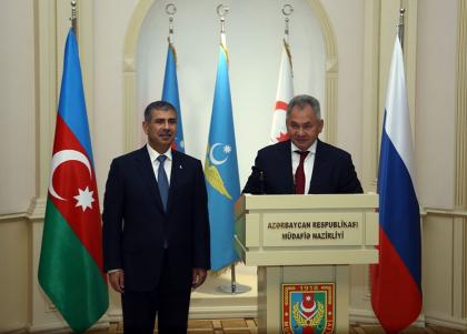 Министры обороны Азербайджана и России обсудили вопросы военного сотрудничества