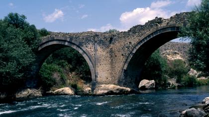 Pont de Lalézar, village d’Aligoulououchaghy. 1867, district de Goubadly