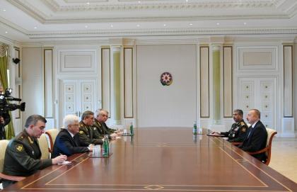 Президент Ильхам Алиев принял делегацию под руководством начальника Генерального штаба Вооруженных сил России