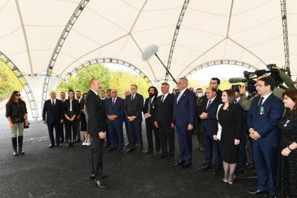 Le président azerbaïdjanais et son épouse rencontrent des représentants de la communauté de Zenguilan