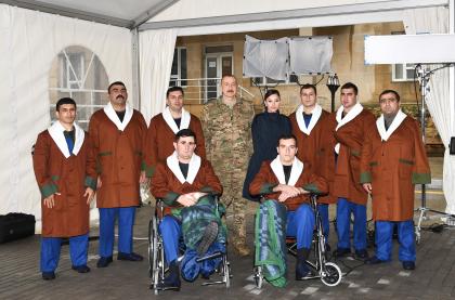 The victorious Supreme Commander-in-Chief Ilham Aliyev and First Lady Mehriban Aliyeva at a meeting with recovering servicemen - 11.11.2020