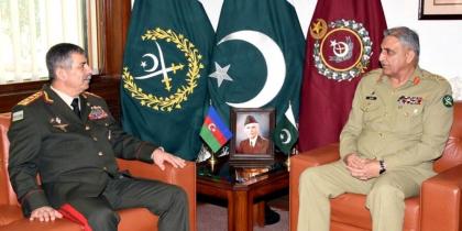 Azerbaijan Defense Minister meets with the commander of the Land Forces of Pakistan