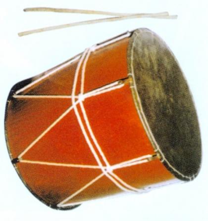 Qarbağ sənətkarları tərəfindən hazırlanmış musiqi aləti “Nağara”