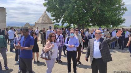 Иностранные дипломаты посетили разрушенный армянами комплекс «Имарет» в Агдаме 