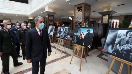Bakan Akar, '29. Yılında Hocalı Soykırımı' fotoğraf sergisinin açılışını yaptı