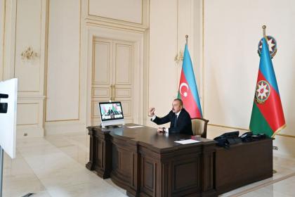 Le président Ilham Aliyev : L'armée azerbaïdjanaise frappe actuellement les positions militaires de l'ennemi