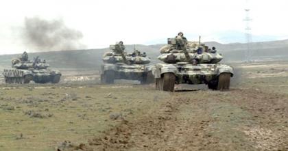 Azerbaycan'dan Ermenistan'a gözdağı! Binlerce asker, tanklar ve askeri hava araçları.
