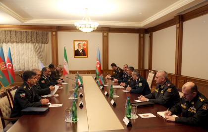Министр обороны Азербайджана встретился с командующим Пограничными войсками Ирана