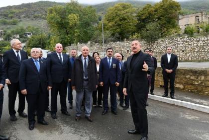 Президент Ильхам Алиев посетил поселок Гадрут и село Туг Ходжавендского района 