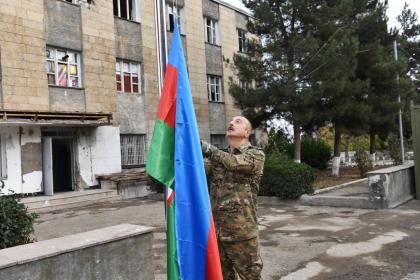 President Aliyev hoists Azerbaijani flag in Fuzuli, Jabrayil and Khudaferin bridge
