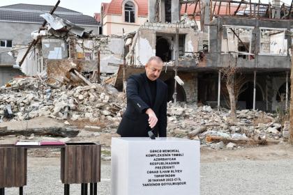 Ilham Aliyev pose la première pierre du Complexe mémorial de Gandja