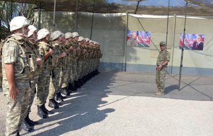 Министр обороны Азербайджана посетил передовые подразделения 