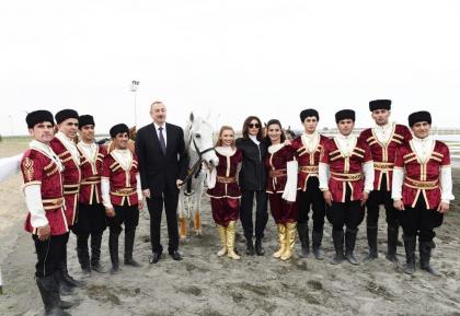 Президент Ильхам Алиев и Первая леди Мехрибан Алиева приняли участие в открытии Карабахского коневодческого комплекса