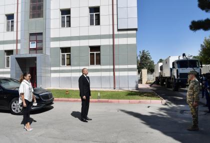 Президент Ильхам Алиев и первая леди Мехрибан Алиева встретились с ранеными военнослужащими, лечащимися в Центральном военном клиническом госпитале Министерства обороны