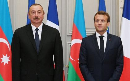 Эммануэль Макрон позвонил Президенту Ильхаму Алиеву