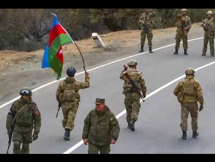 Российские миротворцы сняли в Лачине армянский флаг