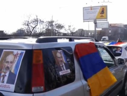 Жители Еревана вышли на автомобильное шествие неповиновения