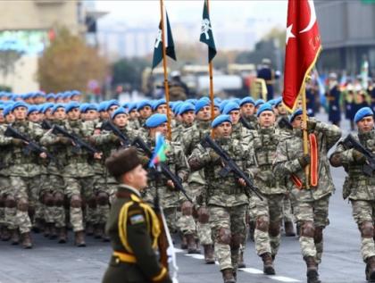 Азербайджан потерял в Отечественной войне 2783 шехидов. На парад в Баку прибыли 2783 турецких солдат