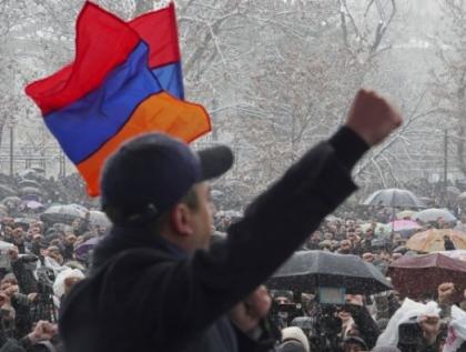 Оппозиция Армении призвала народ сплотиться вокруг армии